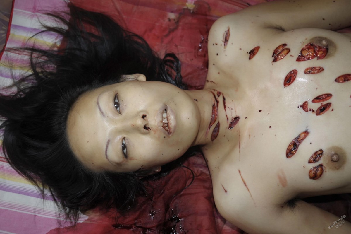 全裸女性　死体 閲覧注意】無抵抗で全身刺されまくった全裸女性の検視画像。 | 閲覧注意グロ動画・衝撃映像のソルカブ